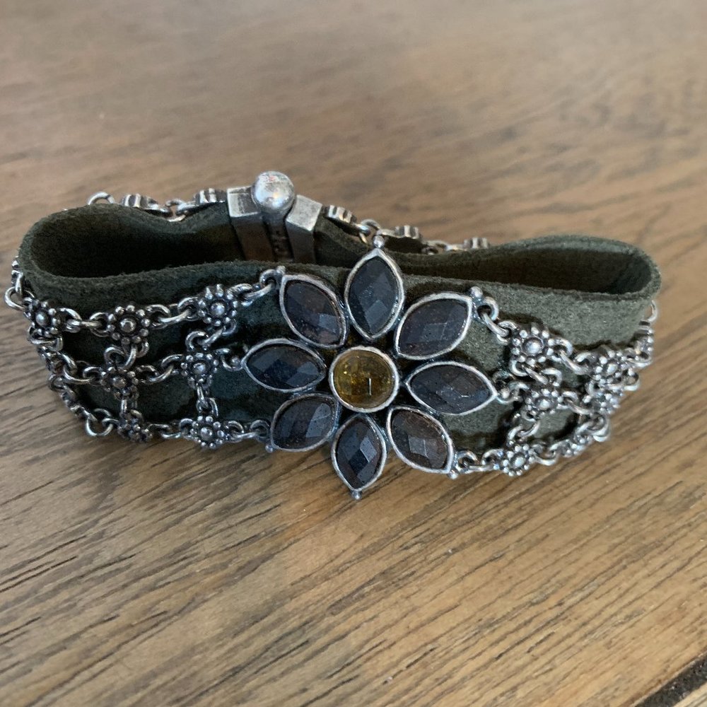 🌼Lucky Brand Flower Gemstone and Chainmail Faux Suede Bracelet, Unique Closure